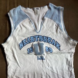 Cropped tank top gives all the 90s vibes